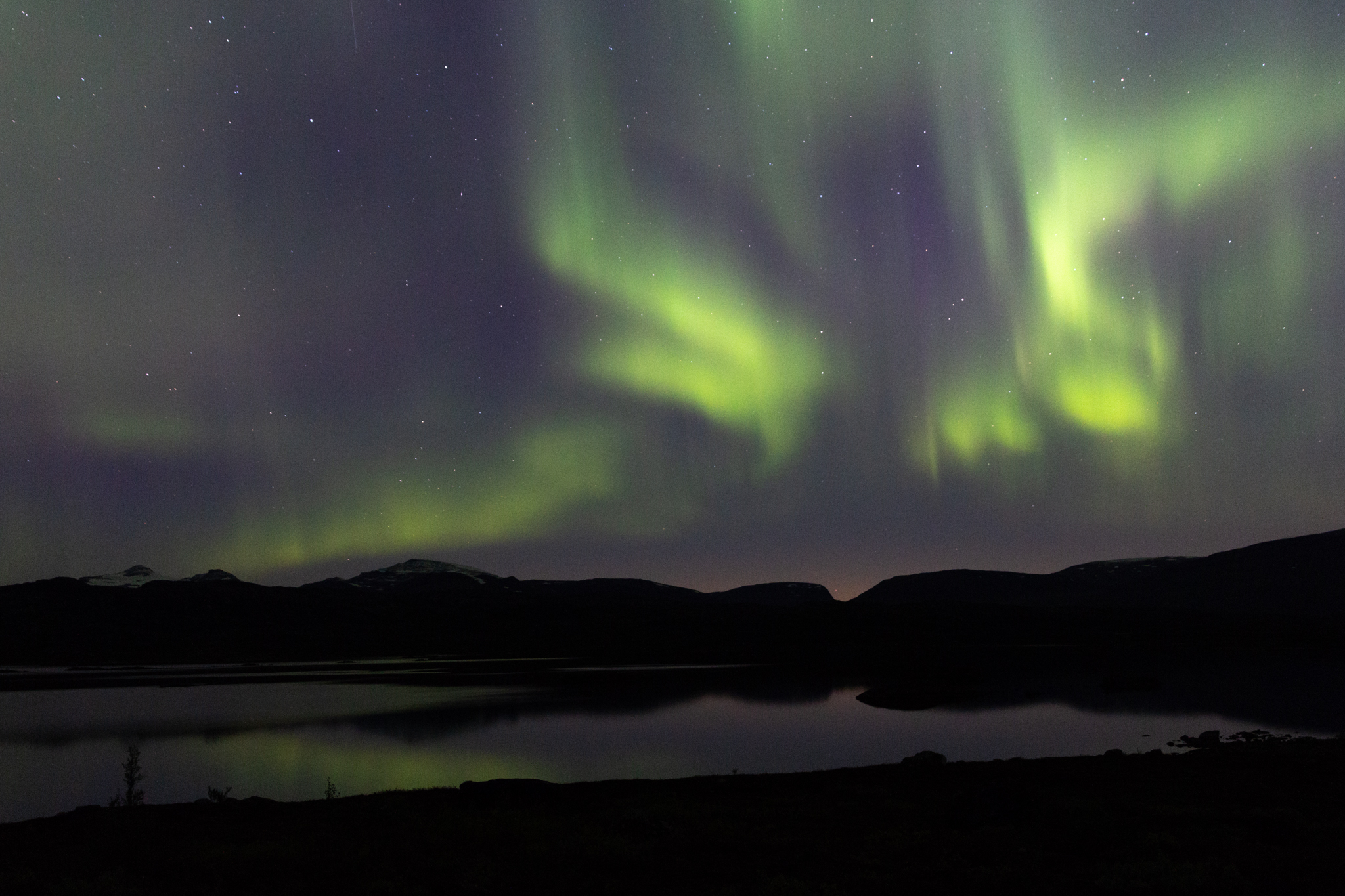 Aurores boréales sur le lac